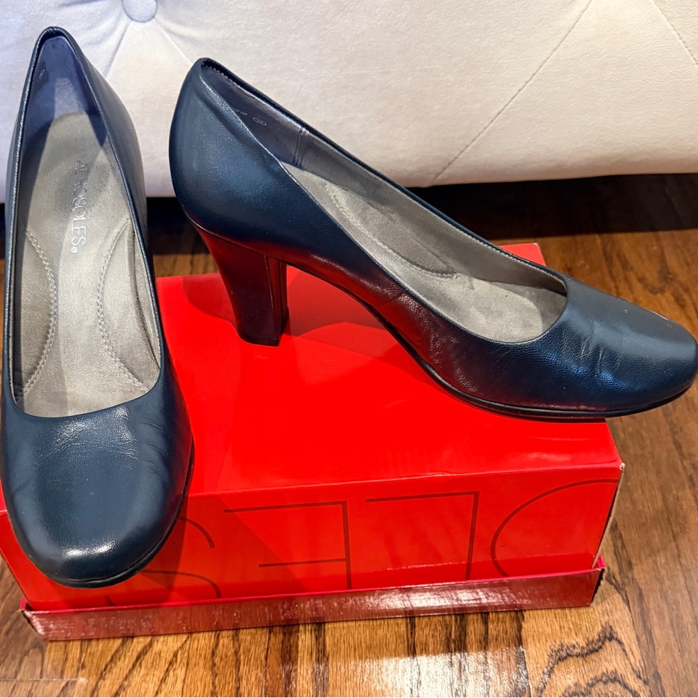 AEROSOLES Blue Leather Mid Heel Pumps